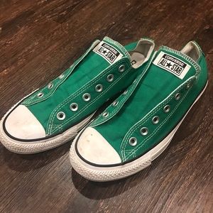 Kelly Green Converse - size 7 in men or 9 in women